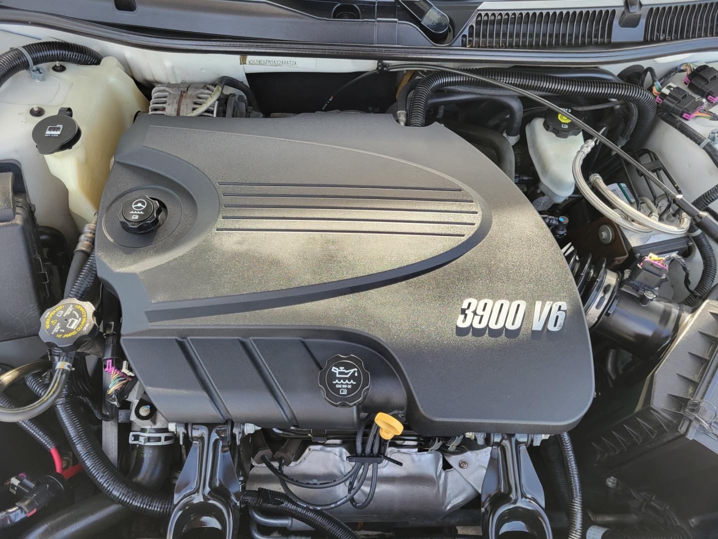 2010 White /Tan Chevrolet Impala LTZ (2G1WC5EM1A1) with an 3.9L engine, Automatic transmission, located at 450 N Russell, Missoula, MT, 59801, (406) 543-6600, 46.874496, -114.017433 - Really nice Sedan in Excellent Condition. Power Sunroof. Power Heated Seats. Air. Cruise. Tilt. Bose Sound AM FM XM CD. Power Windows and Locks. - Photo#19